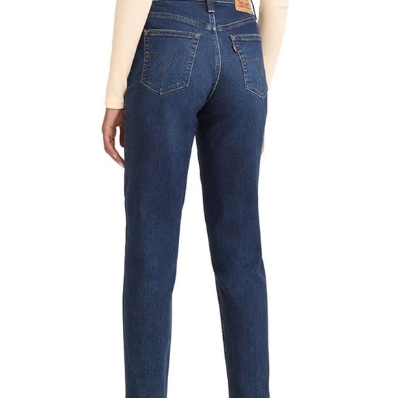 NWT Levi’s High Waisted Mom Jeans - Picture 3 of 7